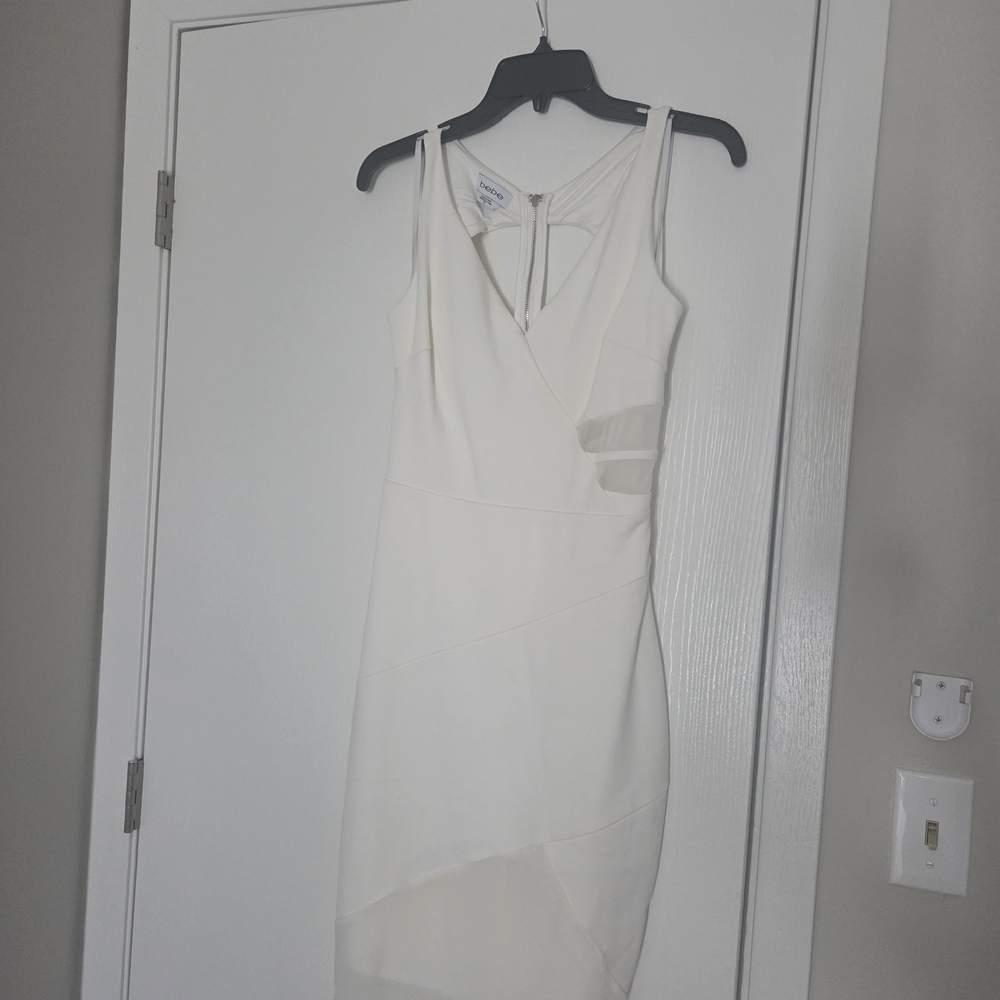 Elegant Off White Sleeveless Dress